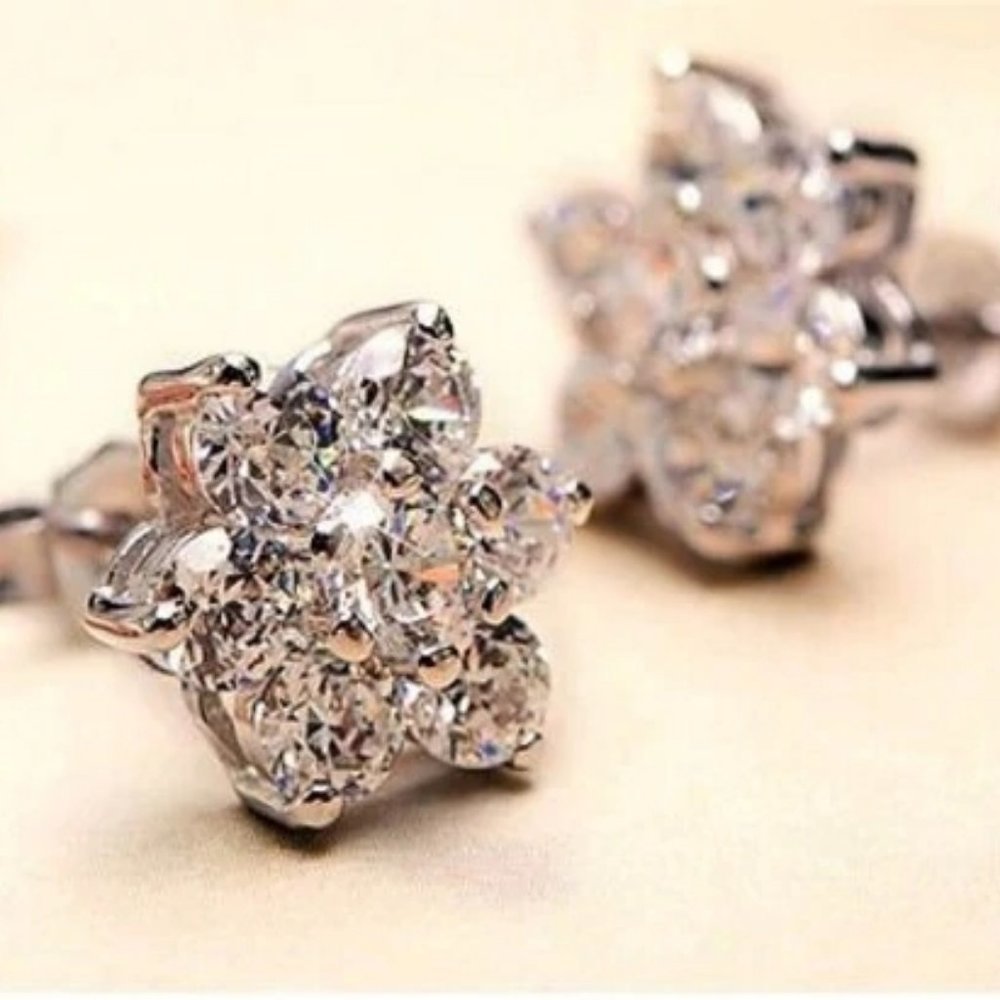 *NEW 925 Sterling Silver Diamond Flower Earrings 0 - Picture 5 of 10